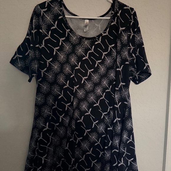 Lularoe Perfect T - Picture 1 of 3